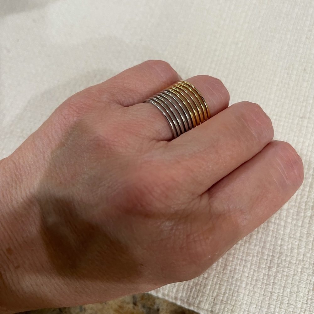 Henri bendel ring